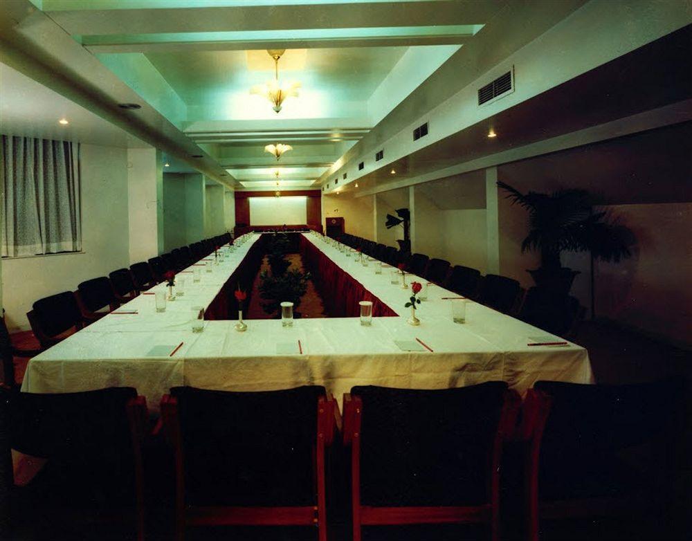 Hotel Ashish Plaza Pune Zewnętrze zdjęcie